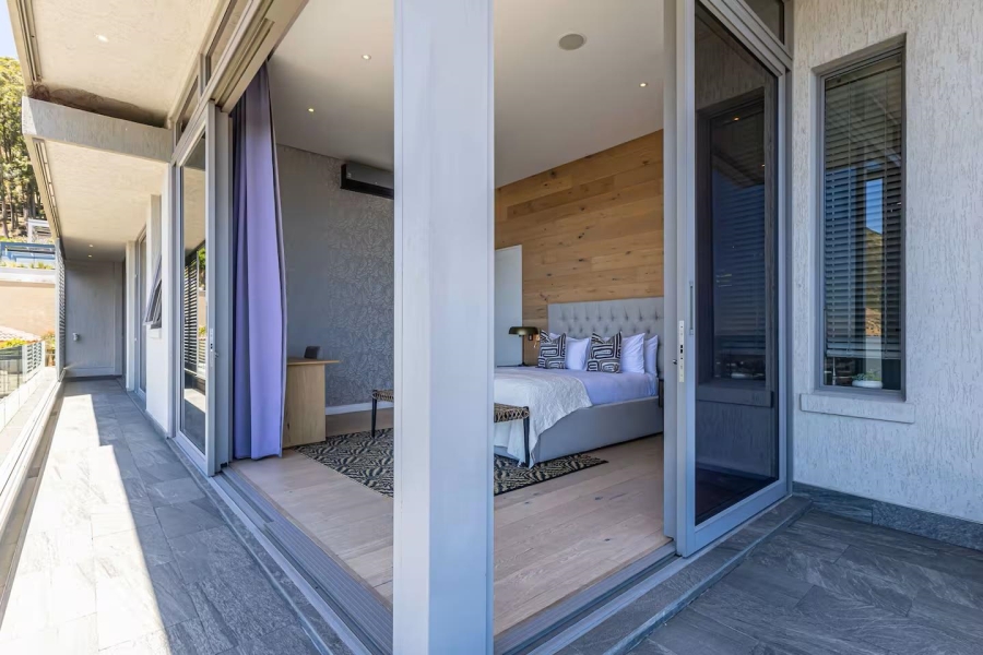 5 Bedroom Property for Sale in Fresnaye Western Cape